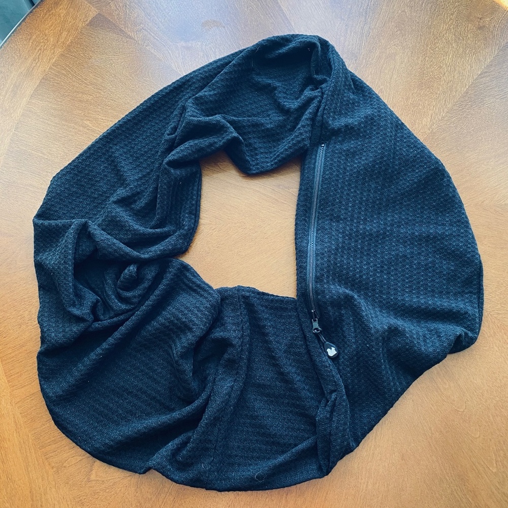 SHOULDIT travel pocket scarf